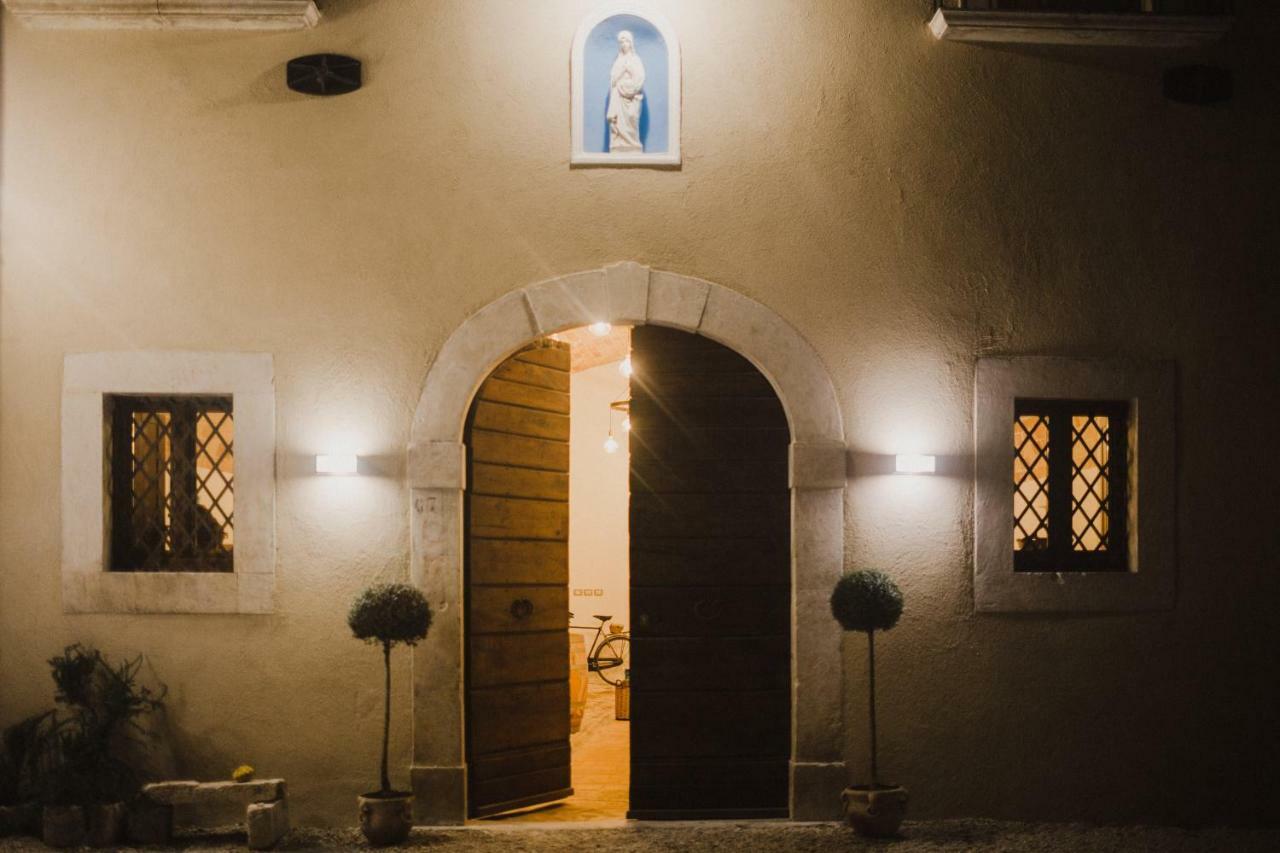 Dimora Dell'Arte Hotel Navelli Екстериор снимка